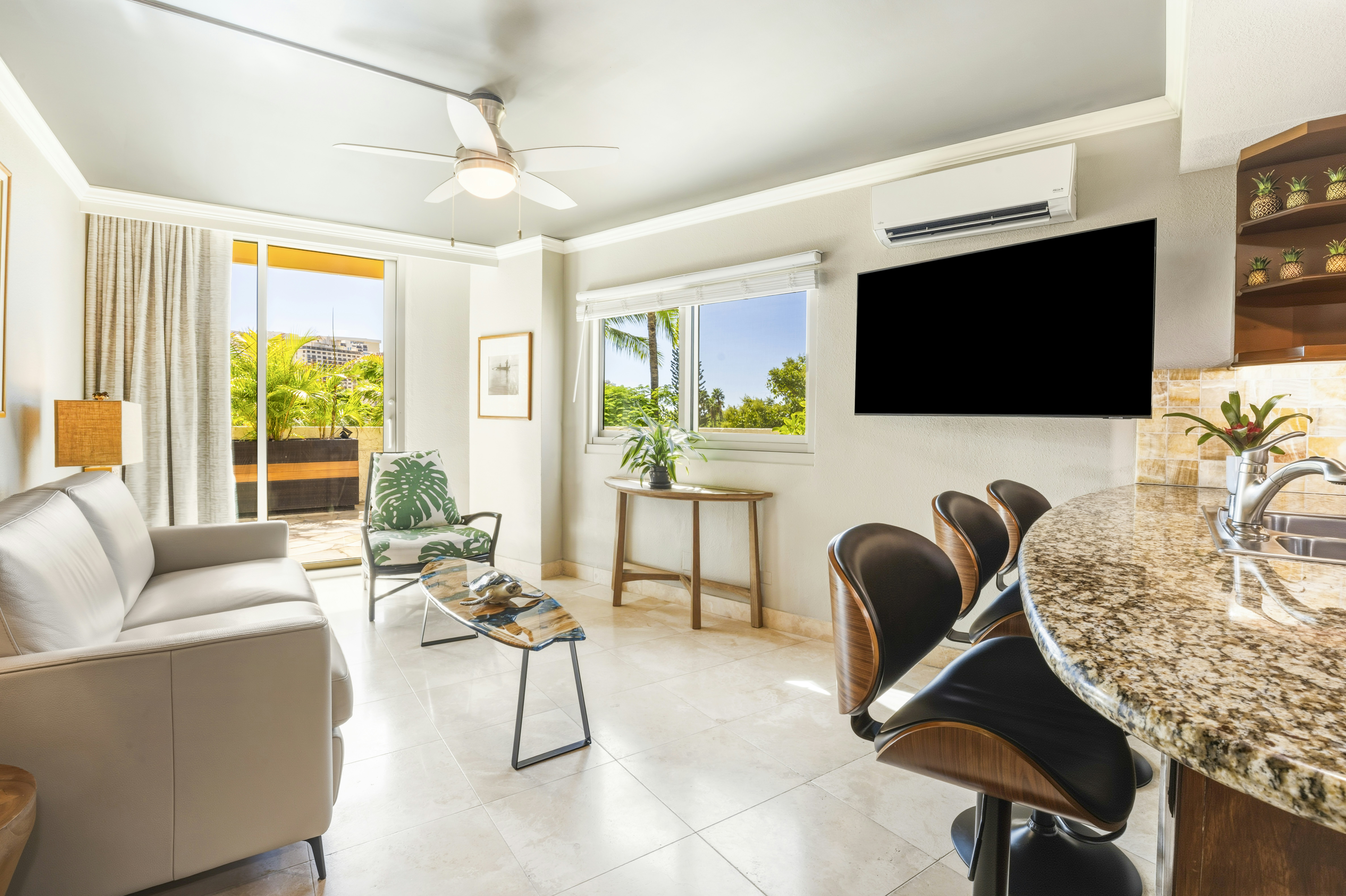 Luana Waikiki Hotel and Suites 37/50