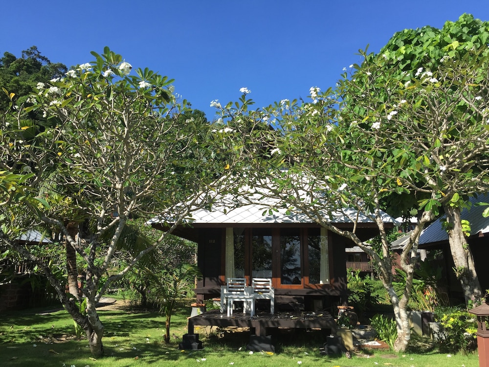 Koh Ngai Thanya Beach Resort 5/65