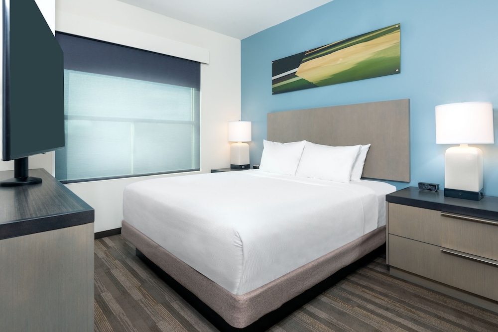 STUDIO, SUITE, KING BED, SOFA, KITCHEN, BATHTUB, ACCESSIBLE