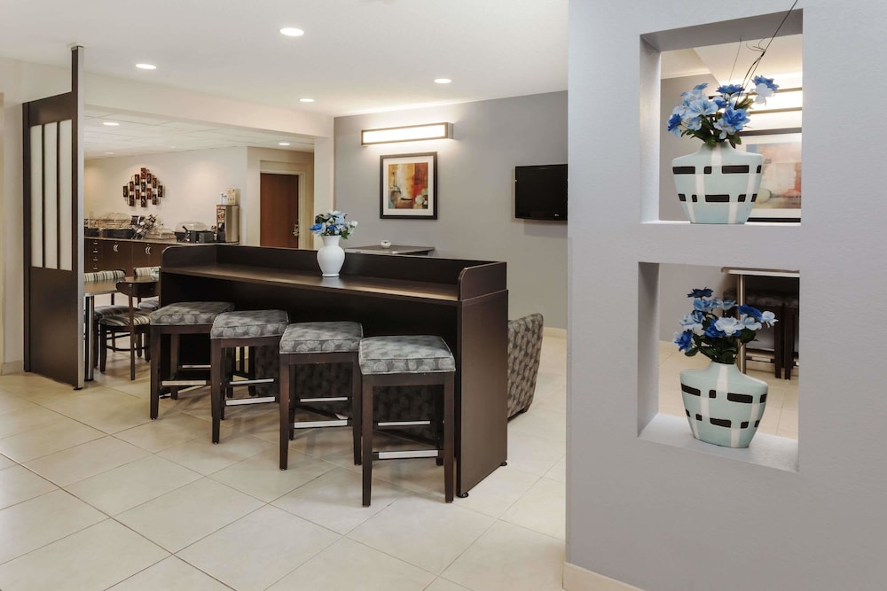 Microtel Inn And Suites Elkhart 24/28