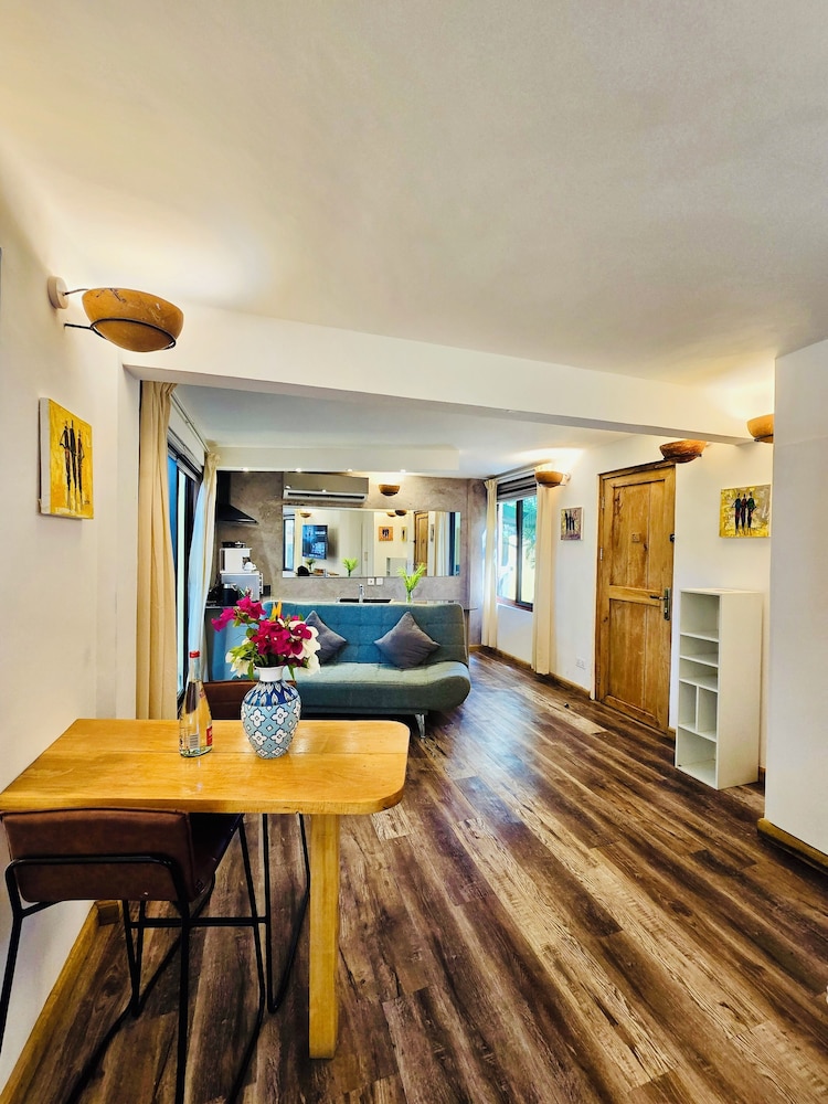 La Villa Boutique Hotel 48/69