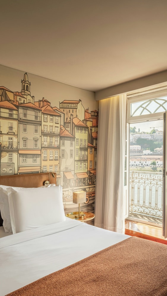 Victorian, Double or Twin Bed, River View, Balcony
