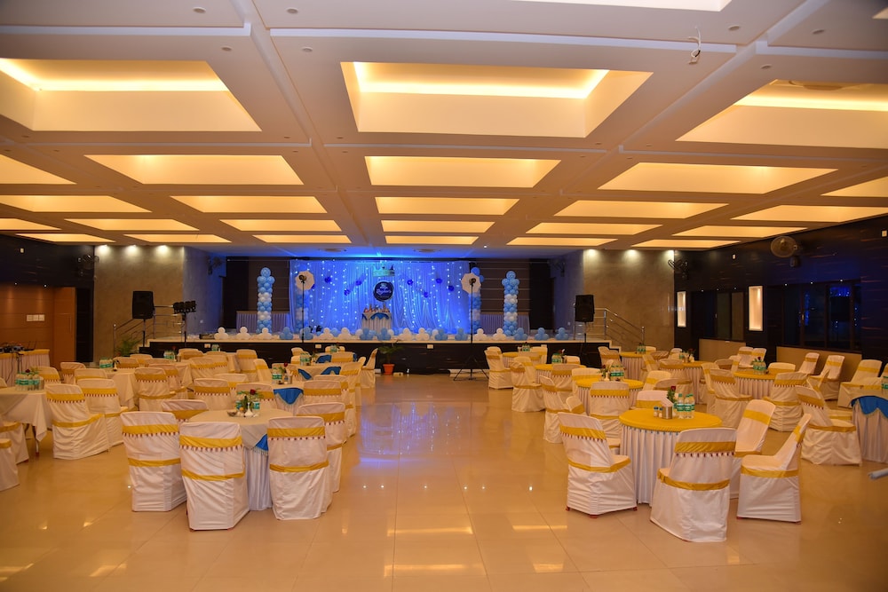 Pooja International 18/44