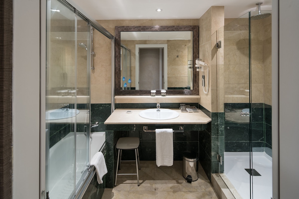 Catalonia Born Hotel 37/62