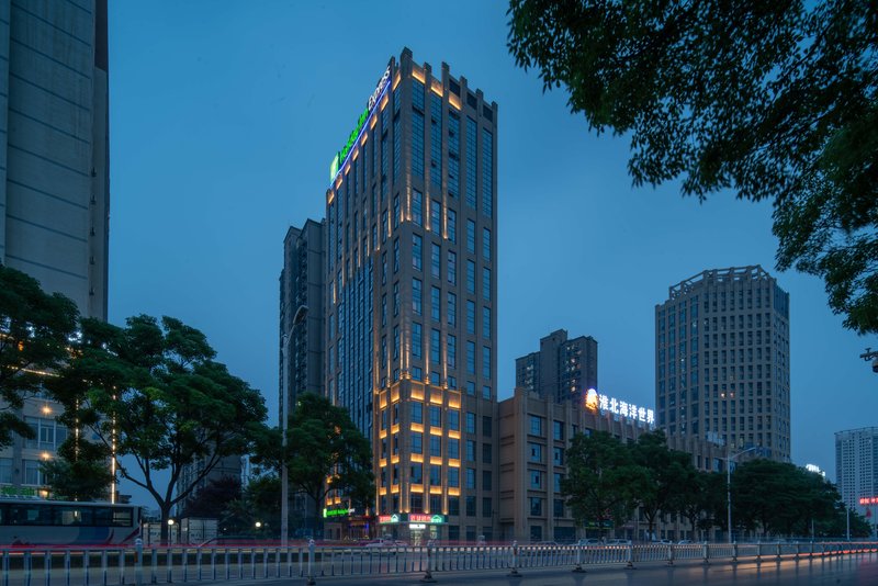 Holiday Inn Express Huaibei City Center 8/58