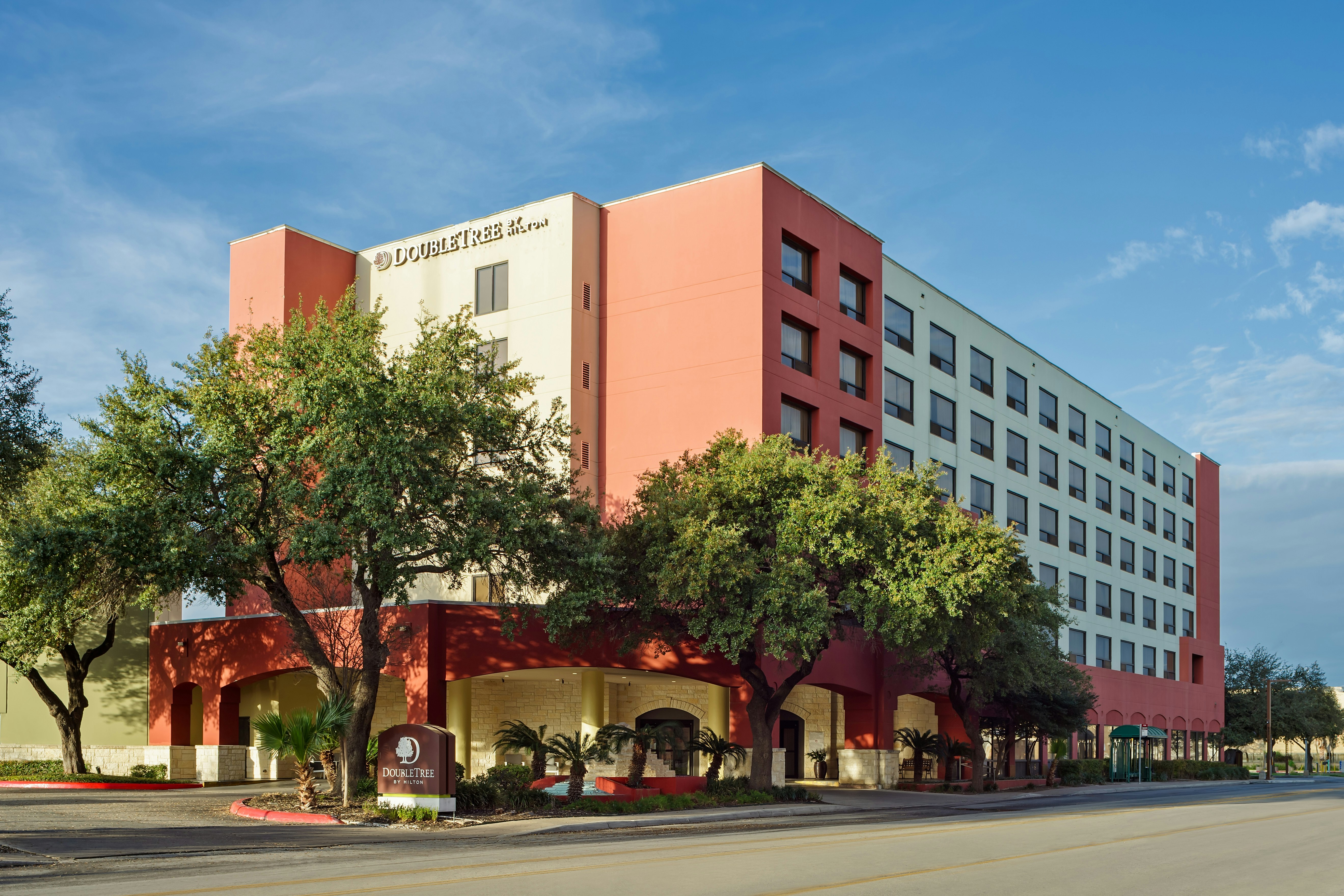 DoubleTree by Hilton Hotel San Antonio Downtown 57/58