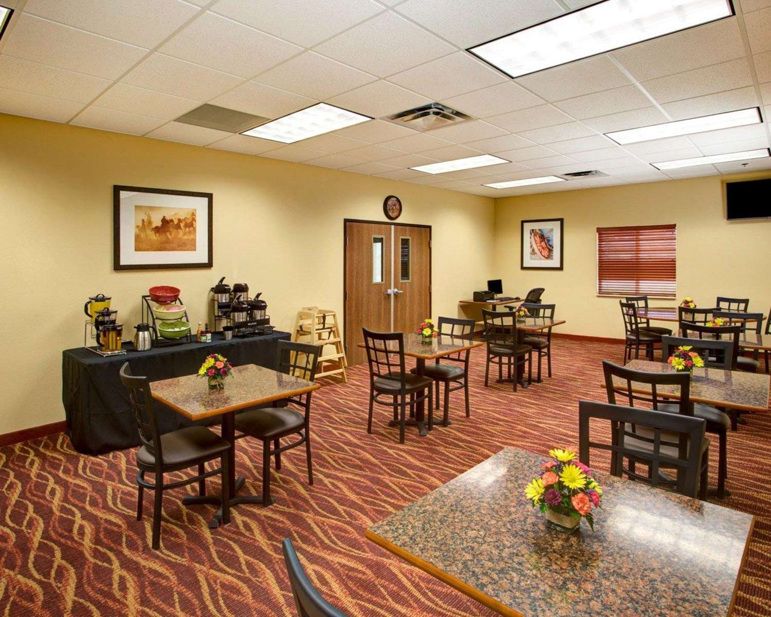 Rodeway Inn & Suites Phillipsburg KS 22/29