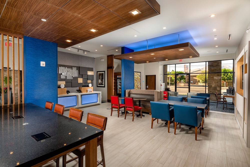 Holiday Inn Express and Suites Chatsworth 54/57