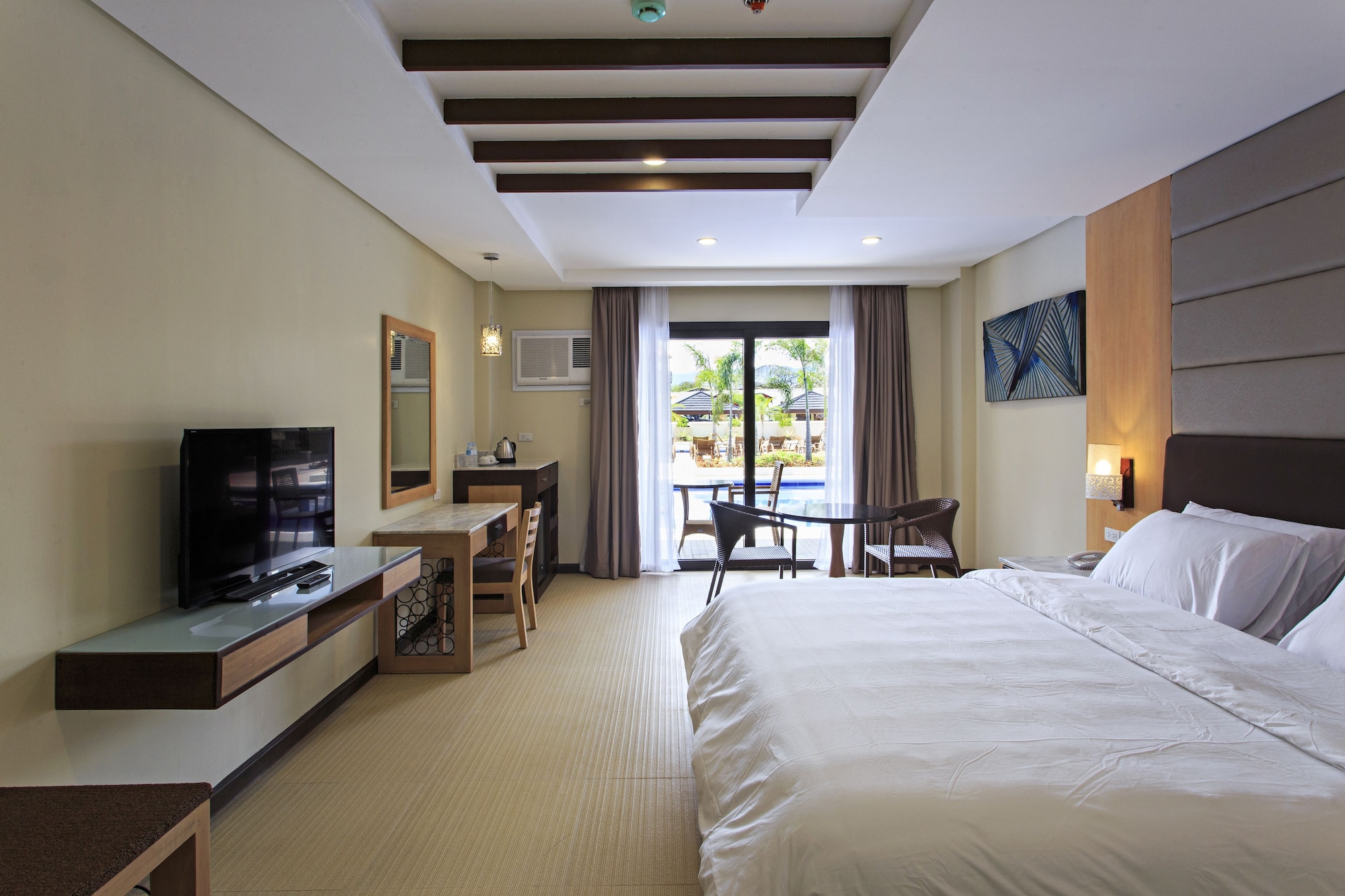SUPERIOR, KING BED, BALCONY