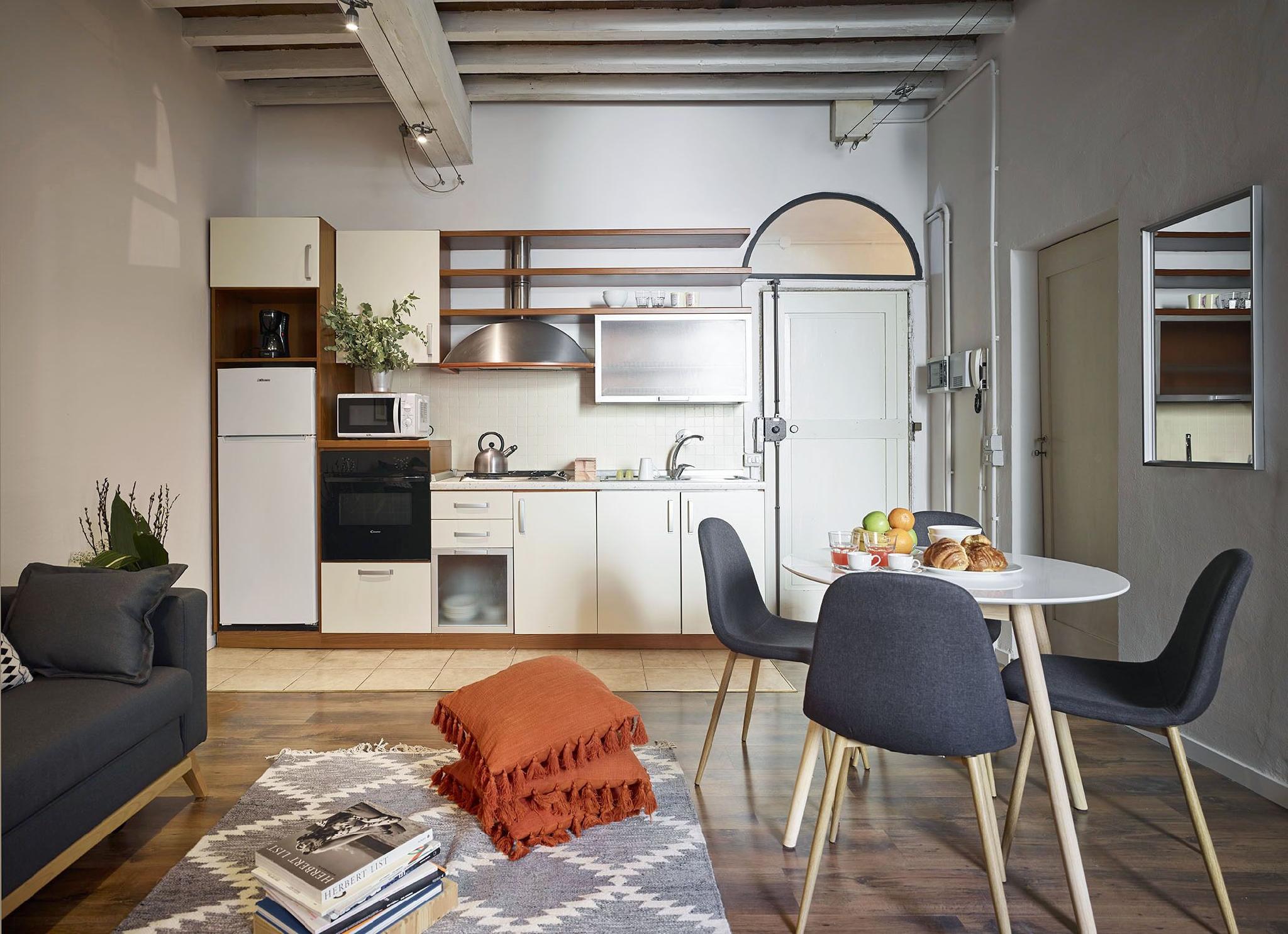A Few Steps to The Duomo Beautiful 2BD Apt 35/50