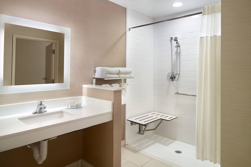 Fairfield Inn And Suites By Marriott Hendersonville Flat Rock 8/27