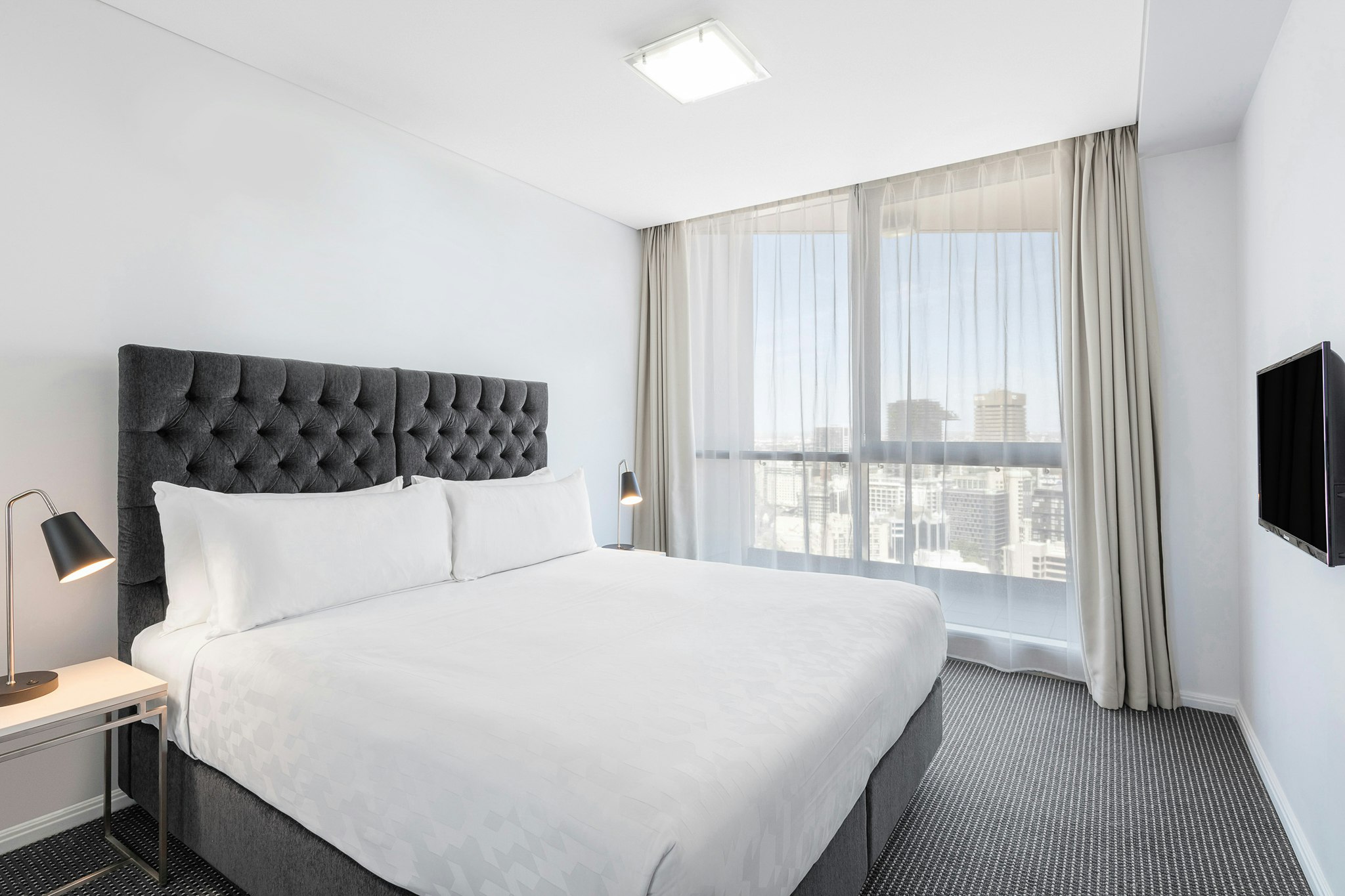 Meriton Suites Campbell Street 7/17