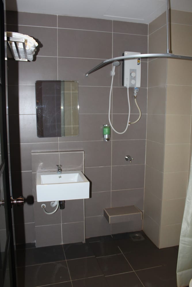 Hotel Golden View Nilai 24/25