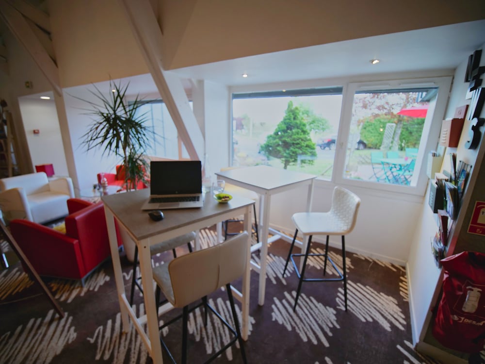 Ibis Nemours 49/69