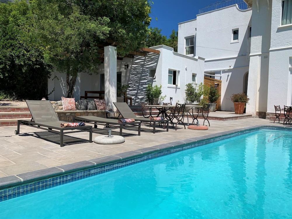Abbey Manor Luxury Guesthouse 62/70