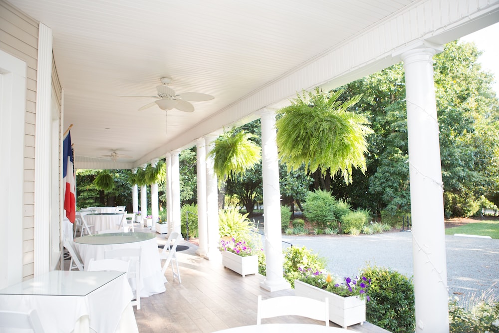 Burke Manor Inn & Pavilion 8/49