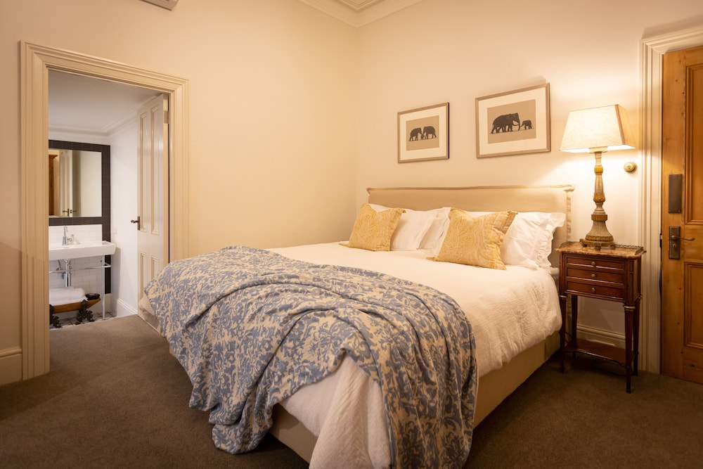 AMBERLEY HOUSE 12/50
