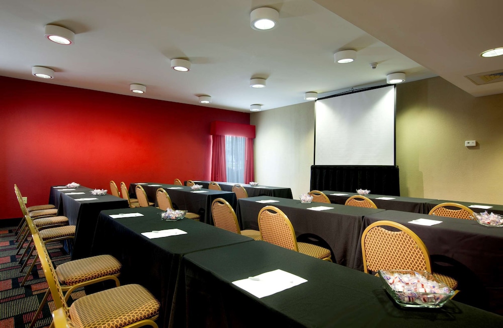 Hampton Inn Woodbridge 54/58
