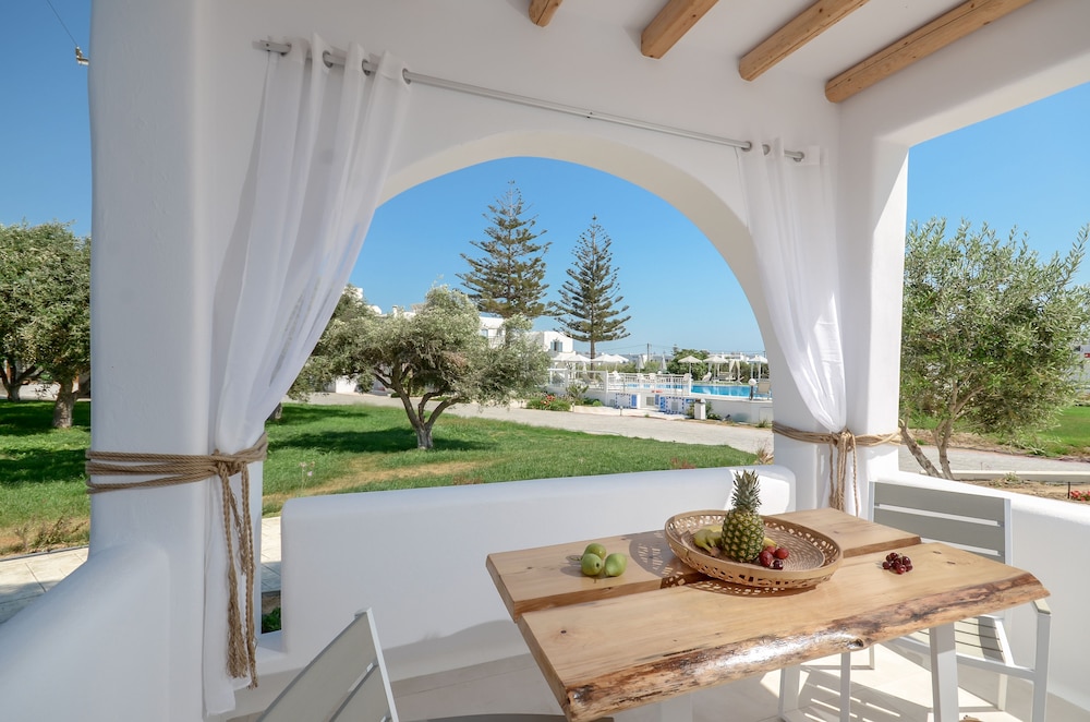 Naxos Nature Suites 19/39