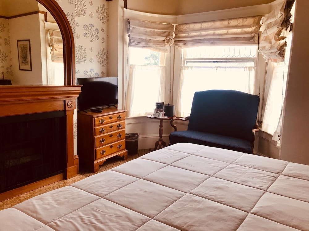 Pacific Grove Inn 7/79