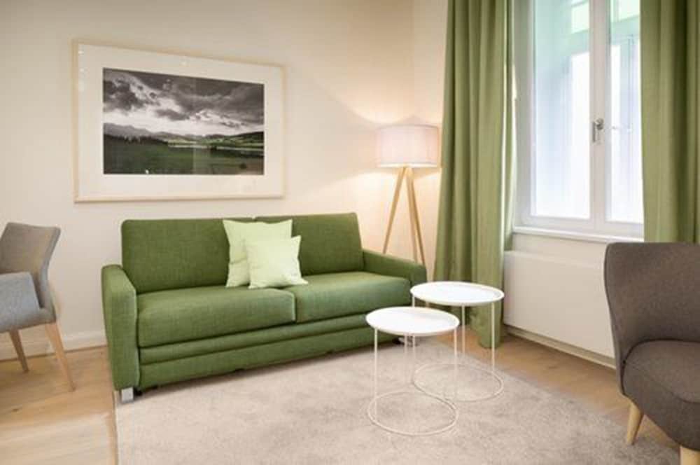 Bergmann Boardinghouse 22/45
