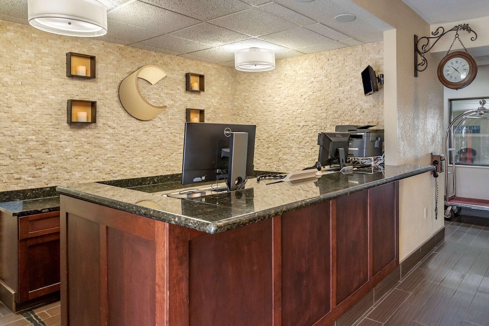 Comfort Inn And Suites Paw Paw 42/54