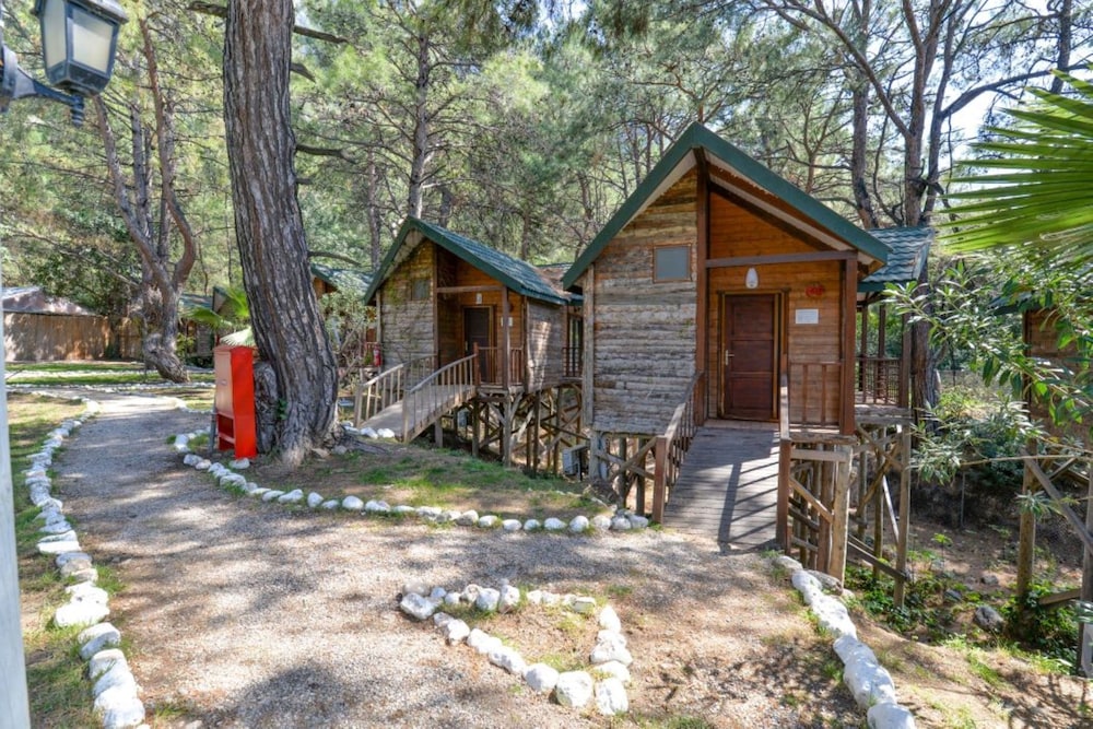 Sea Valley Lodge 32/50