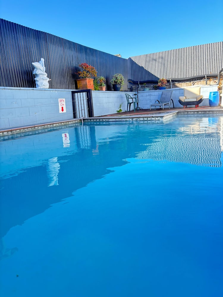 Kowhai And Colonial Motel 47/49