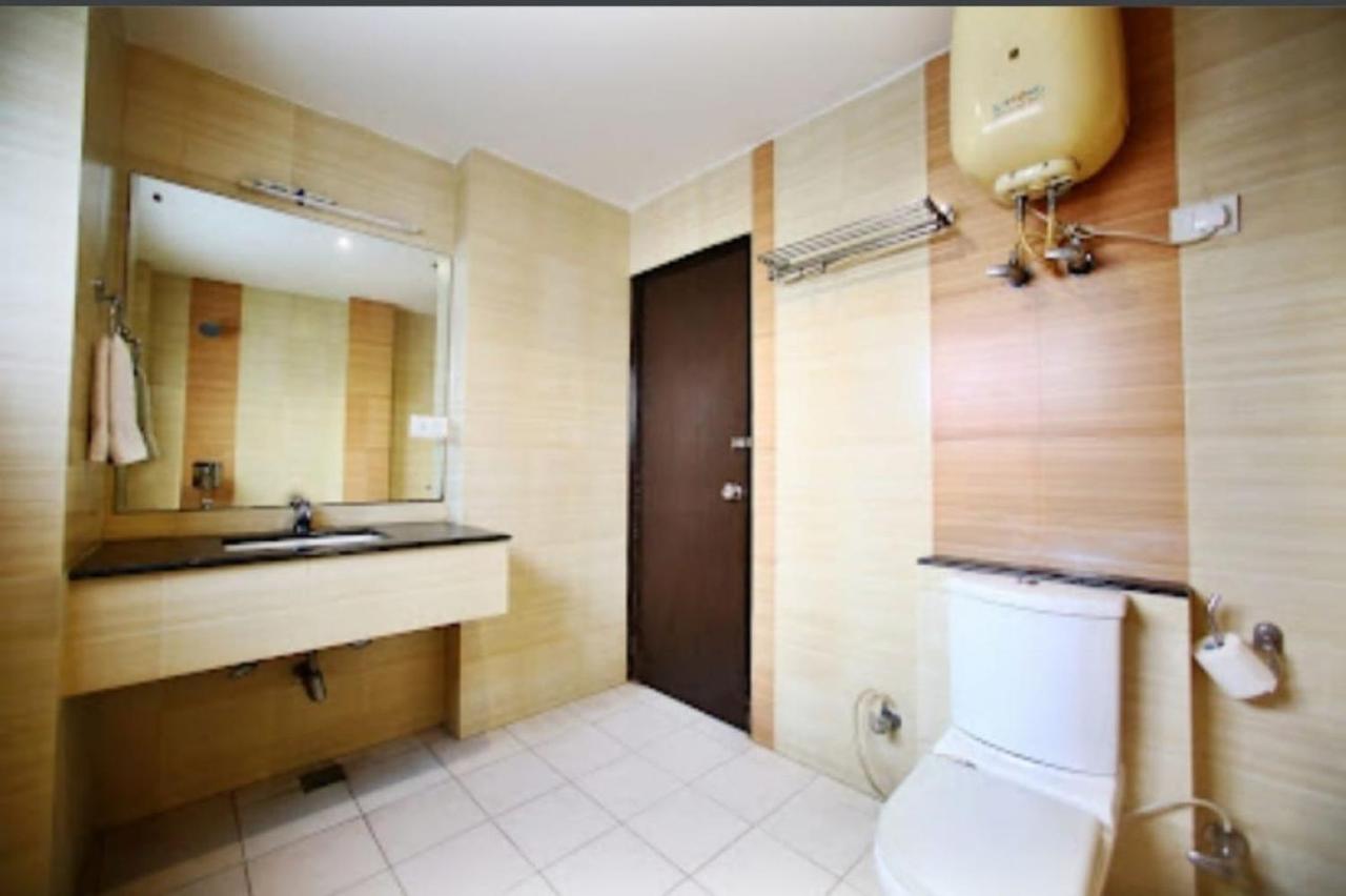 Oyo Rooms 766 Delhi Airport 29/29