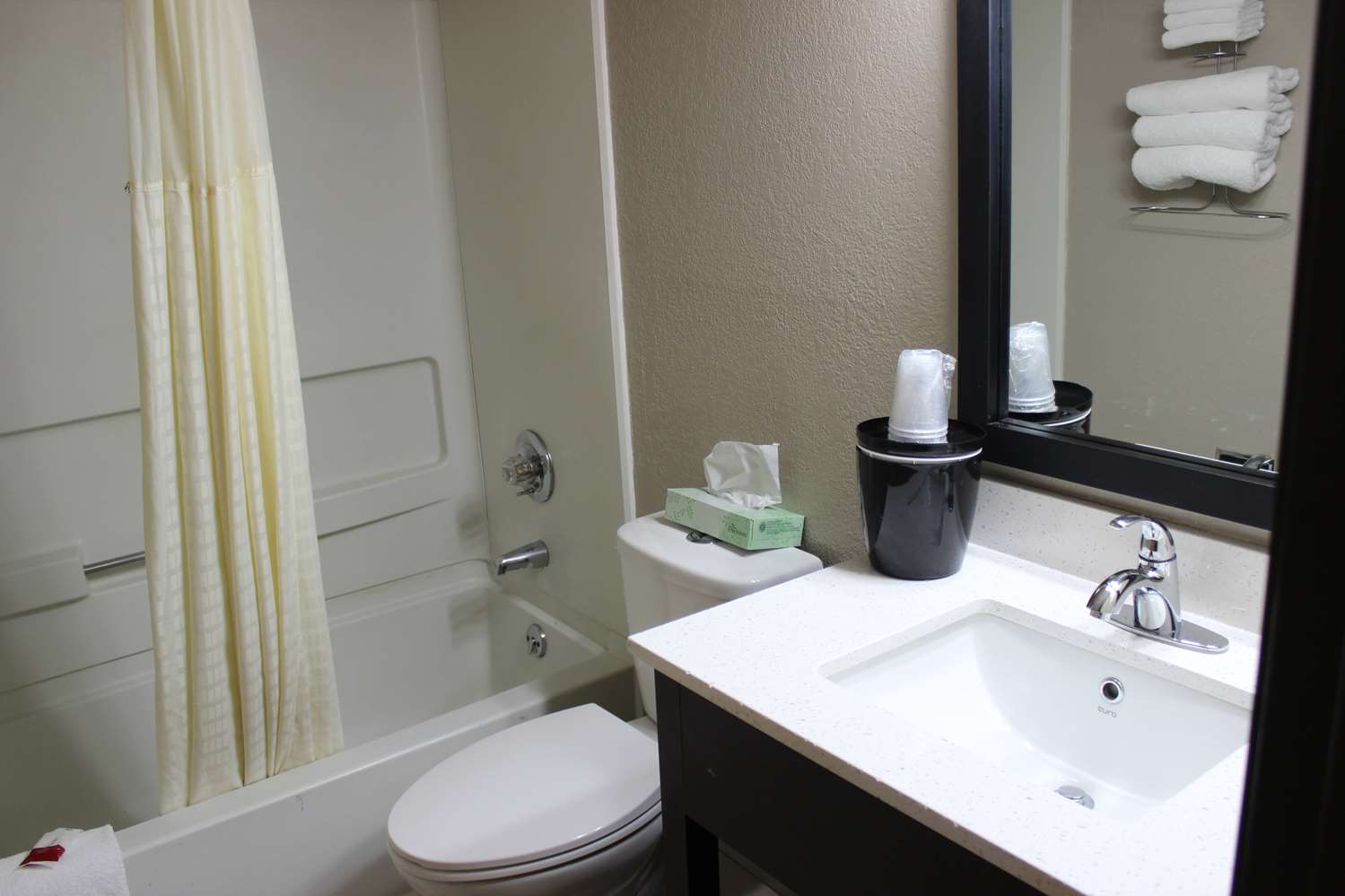 Super 8 by Wyndham Grand Rapids/Wyoming 20/21