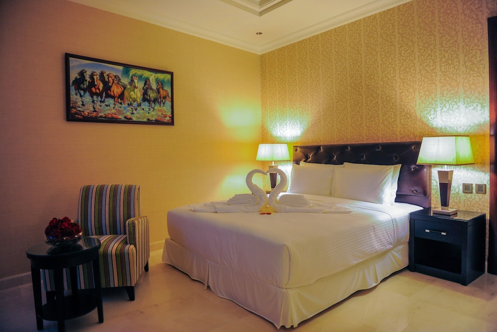 1 BEDROOM, SUITE