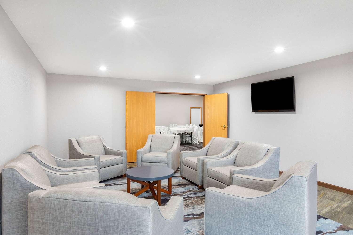 AmericInn by Wyndham Pella 26/43