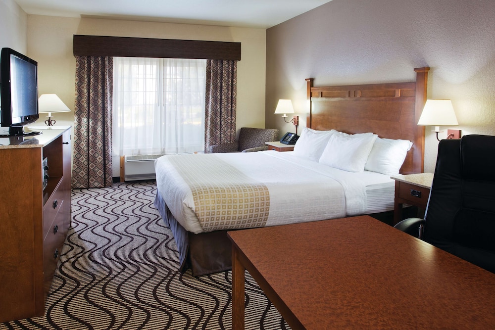 Best Western Plus Riverfront Hotel And Suites 16/37