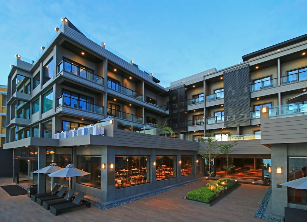 Two Seasons Coron Bayside Hotel 7/68