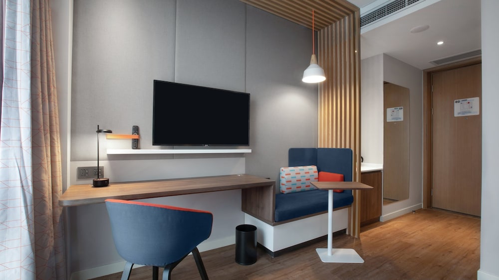Holiday Inn Express Shanghai Hongqiao North 57/70