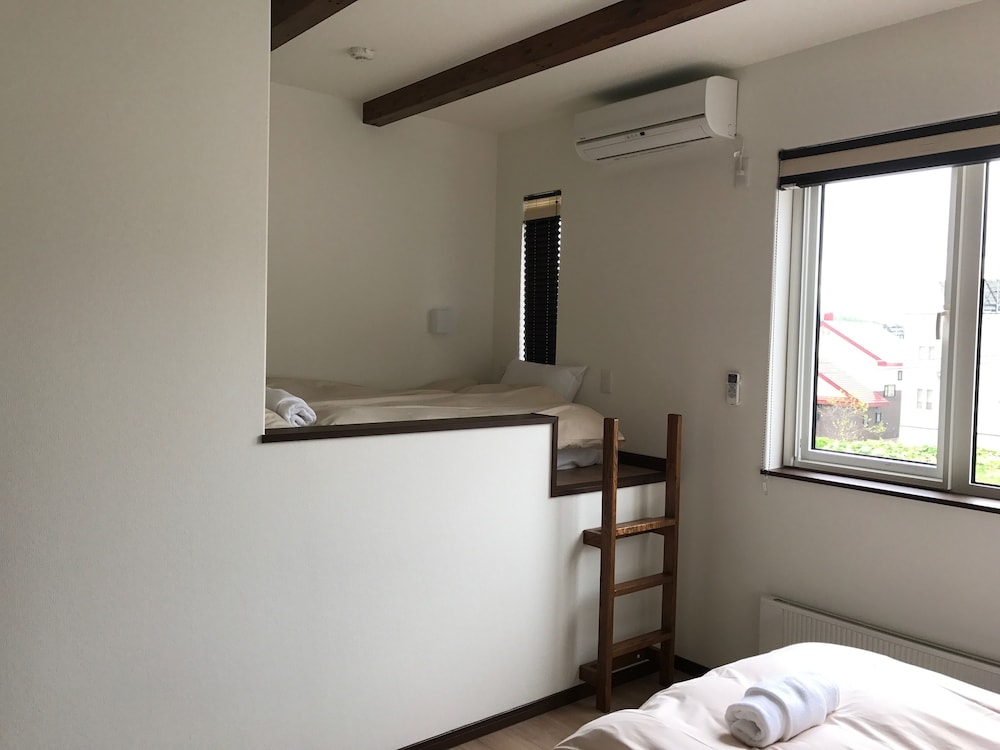 Tsuru Apartments 13/56