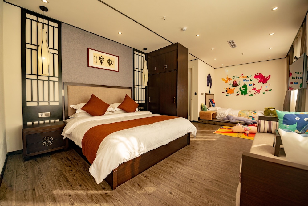 1 BEDROOM, FAMILY, COURTYARD AREA