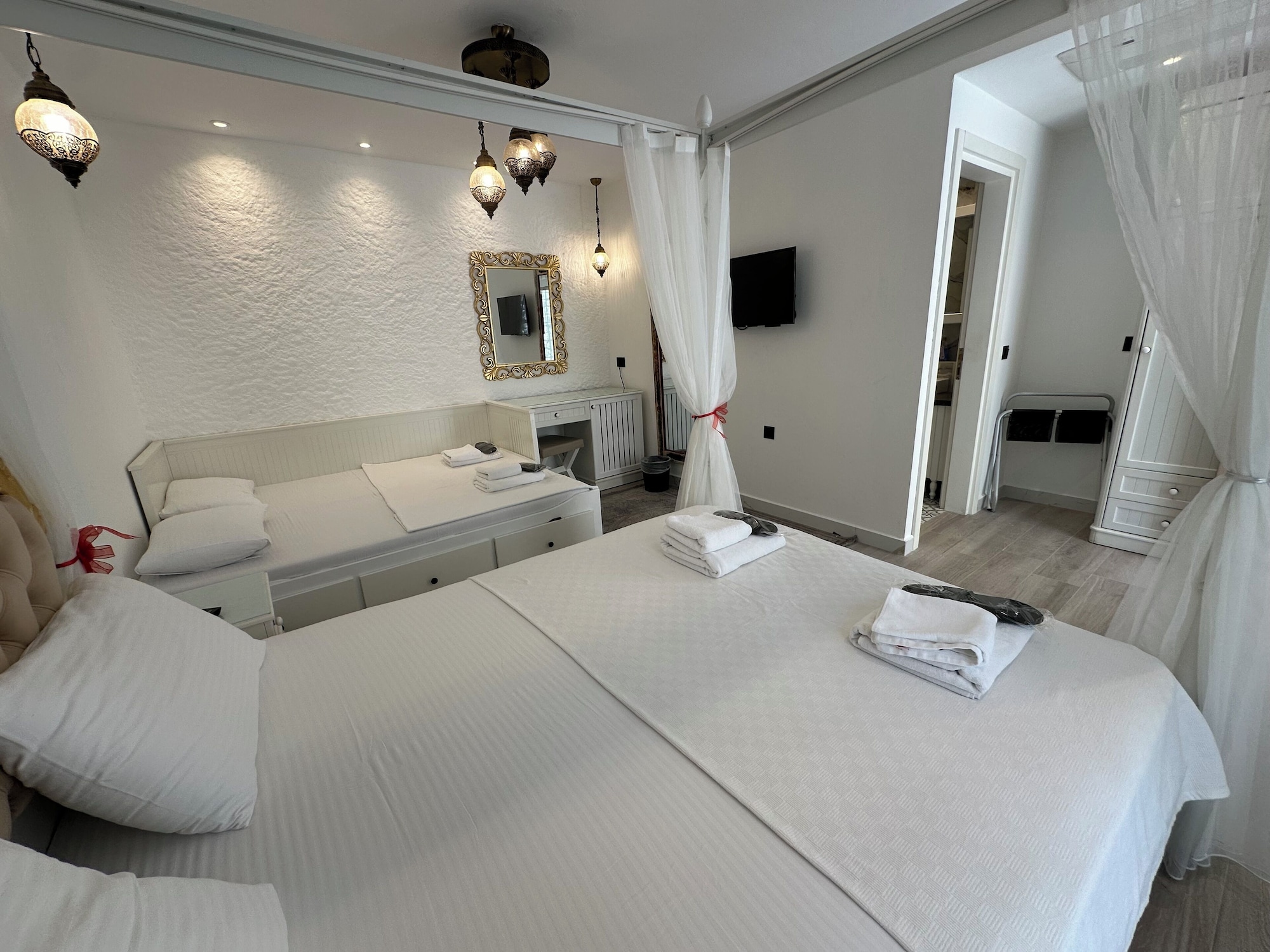 غرفة رباعية بسرير مزدوج مع أريكة، Alacati Grand Eldoris Otel 2/9