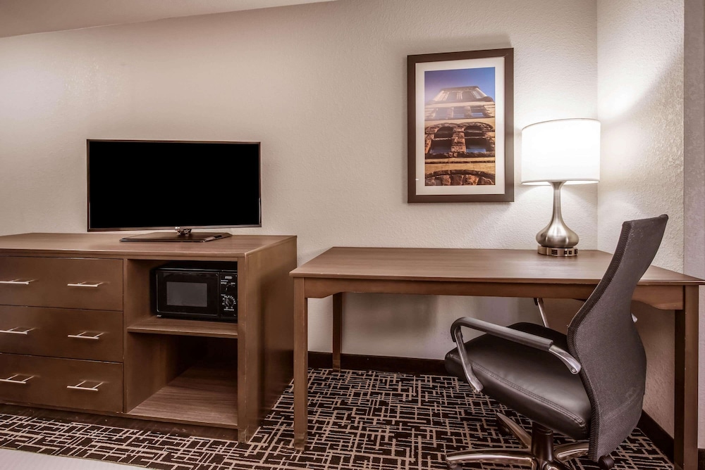 La Quinta Inn & Suites by Wyndham Fairborn Wright-Patterson 44/50