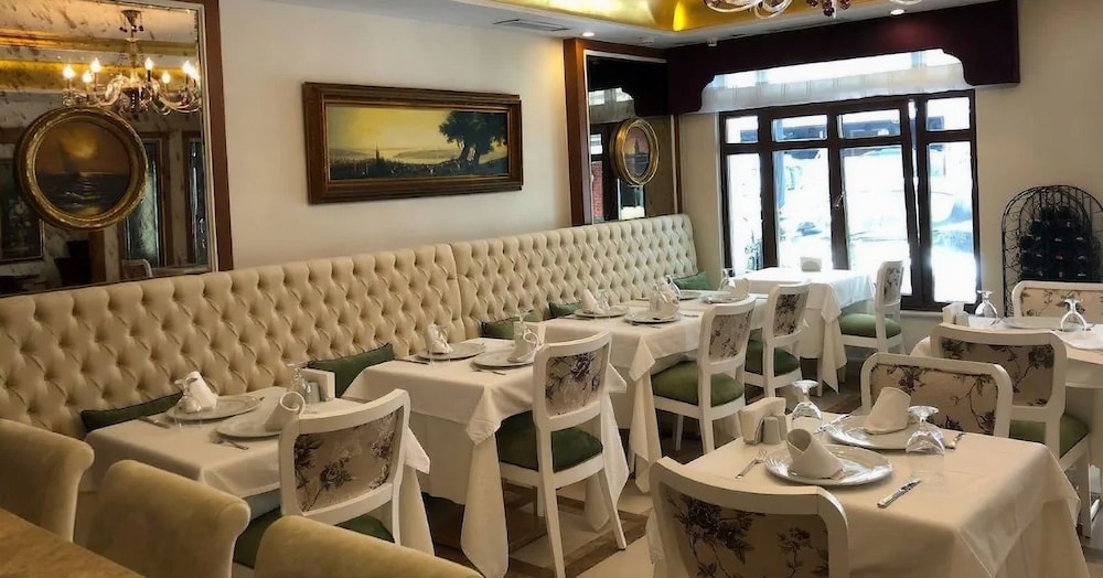 Glk Premier Regency Suites And Spa 59/74