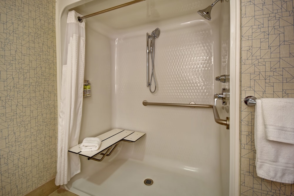 Holiday Inn Express Newport North - Middletown 24/49