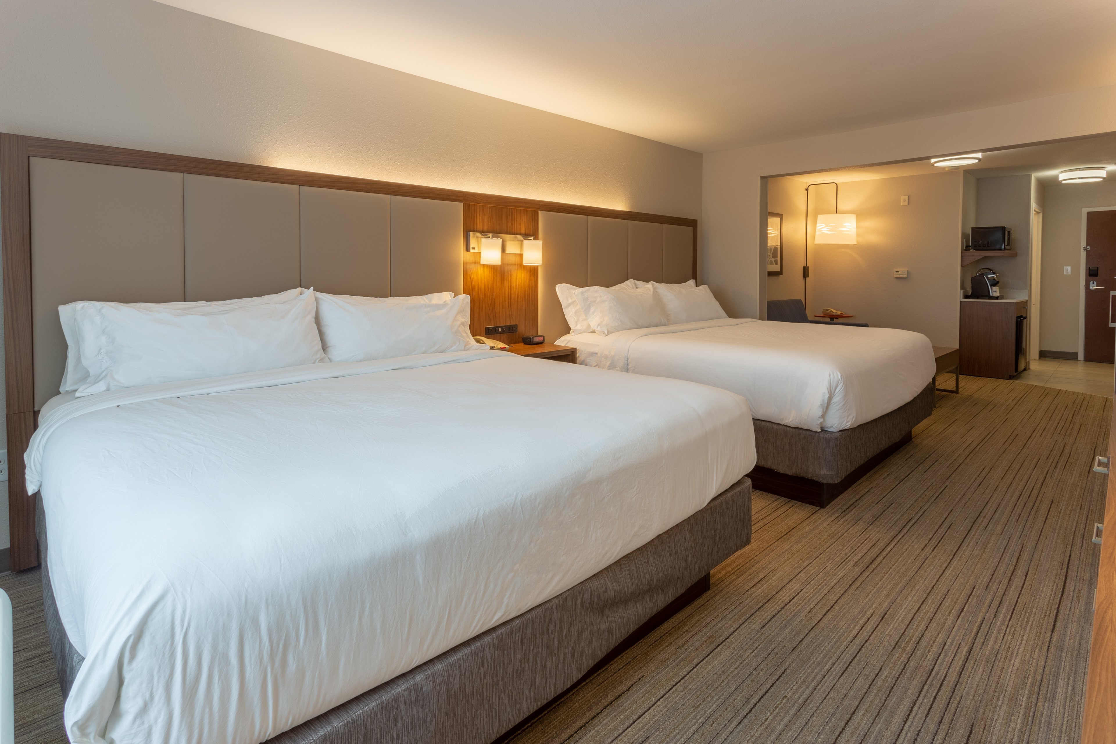 Holiday Inn Express And Suites Milwaukee Nw Park Place 16/79