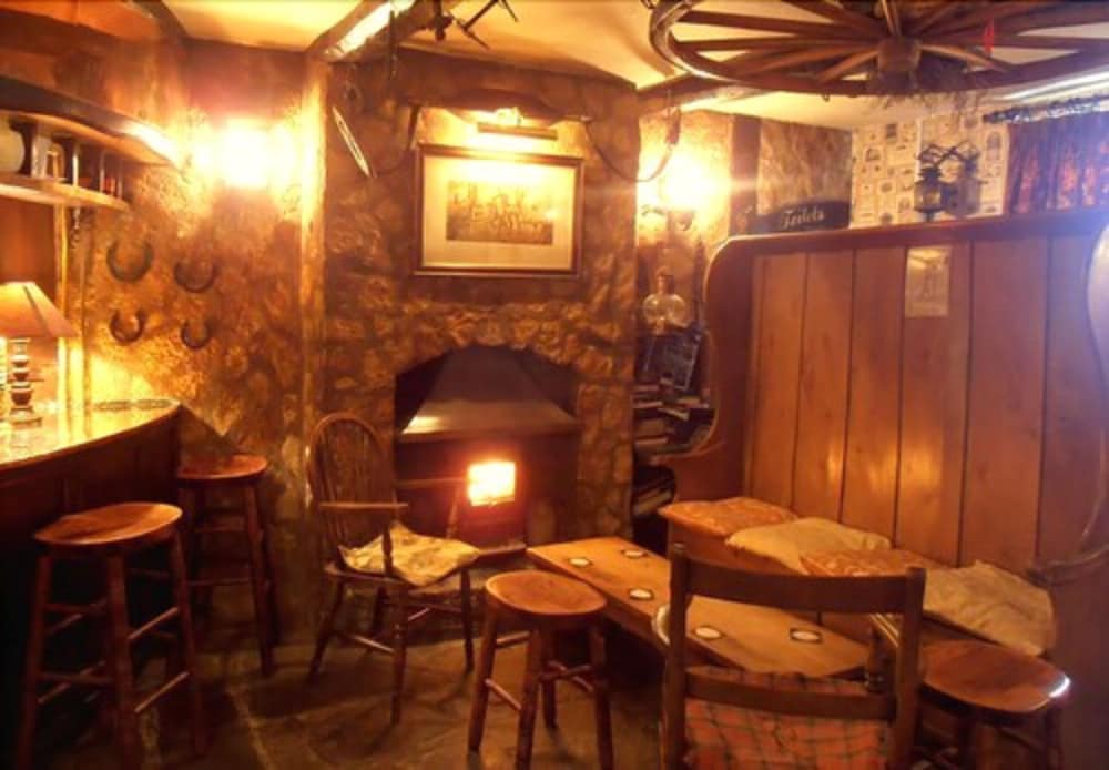 Hunters Rest Inn 25/50