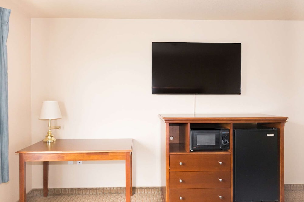 Red Lion Inn & Suites McMinnville 28/30