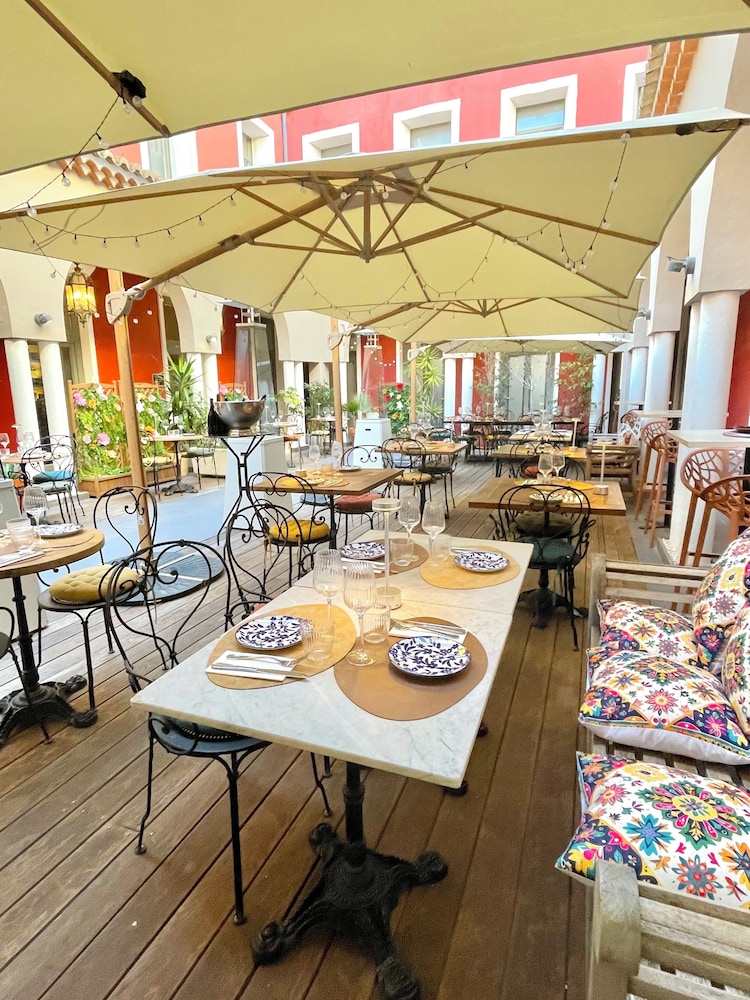 Hotel De Paris 53/69