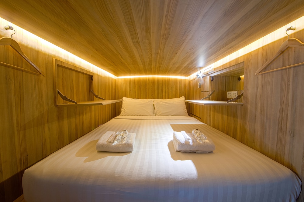CUBE Family Boutique Capsule Hotel at Chinatown 46/66