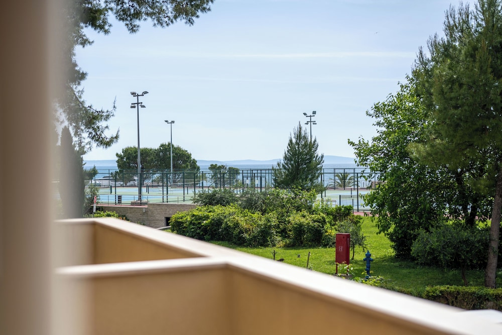 THE RESIDENCE 60/71