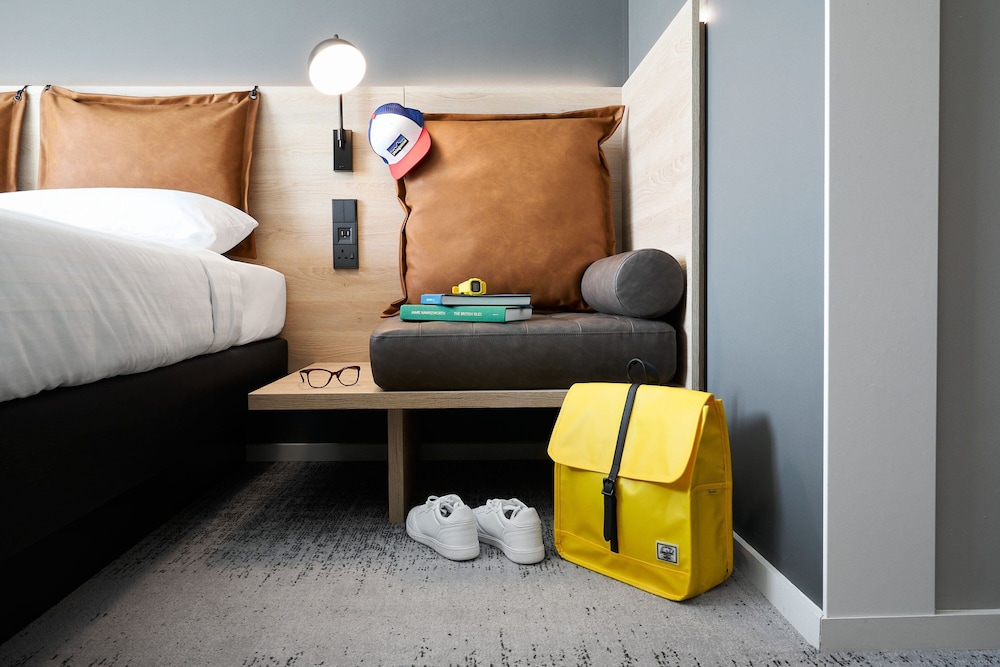 Moxy Bristol 15/37