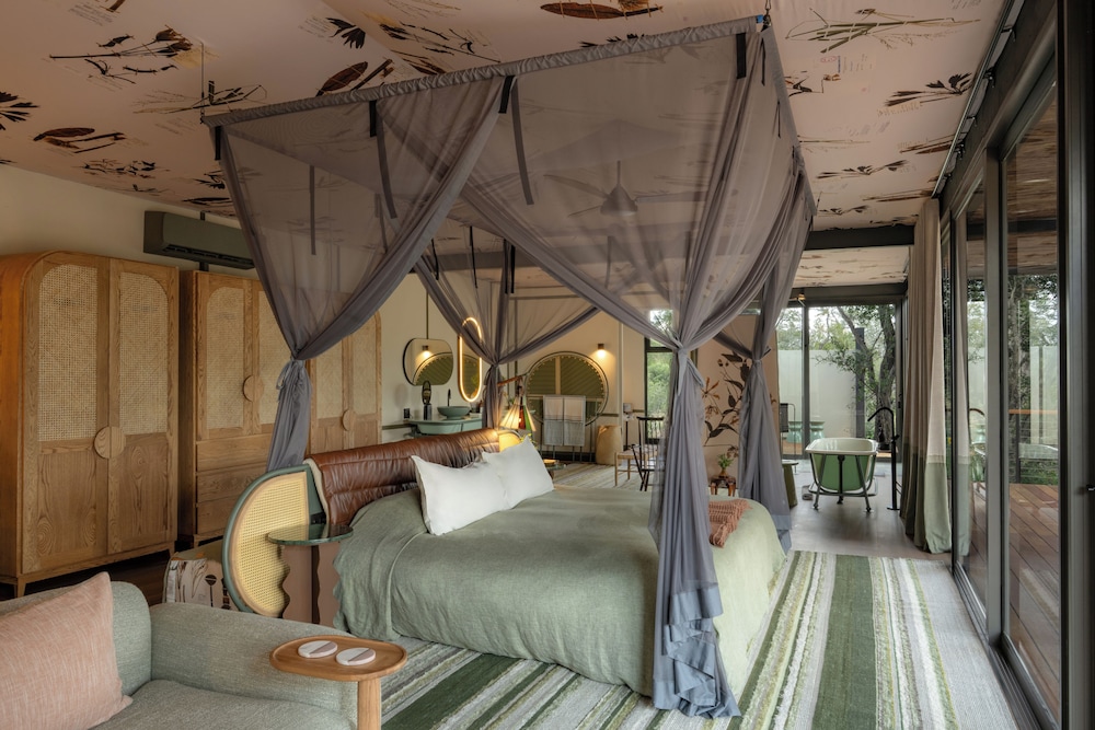 Thornybush Saseka Tented Camp 6/50