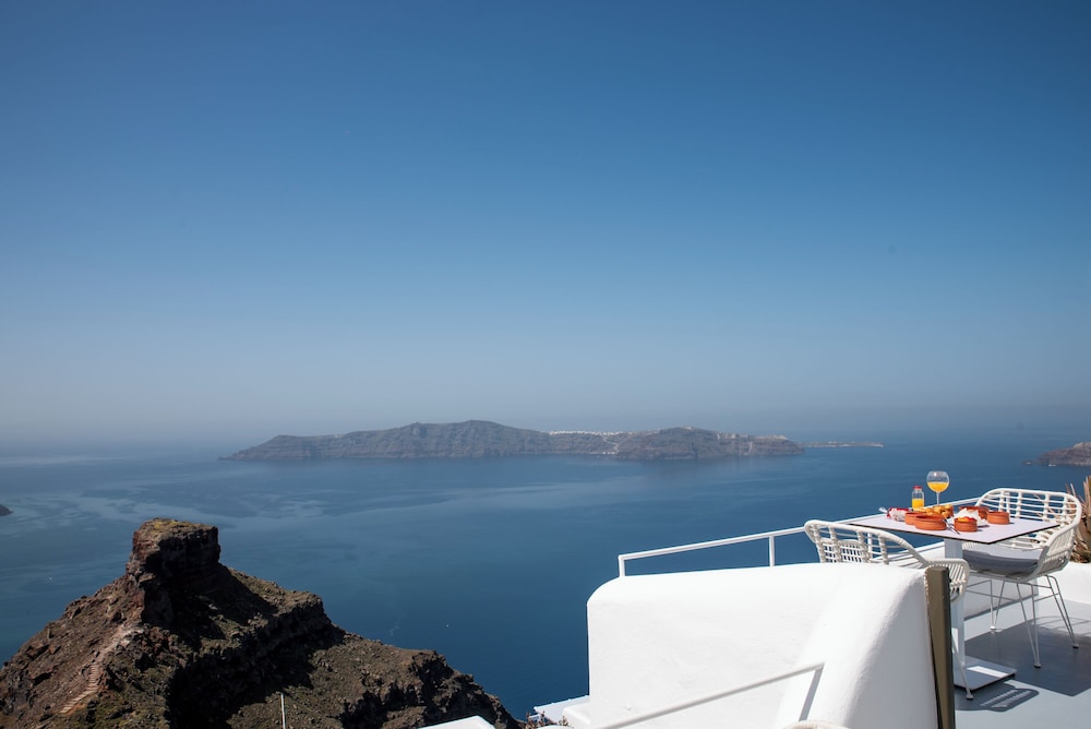 Heavens Edge Cliffside Villas & Suites 41/50